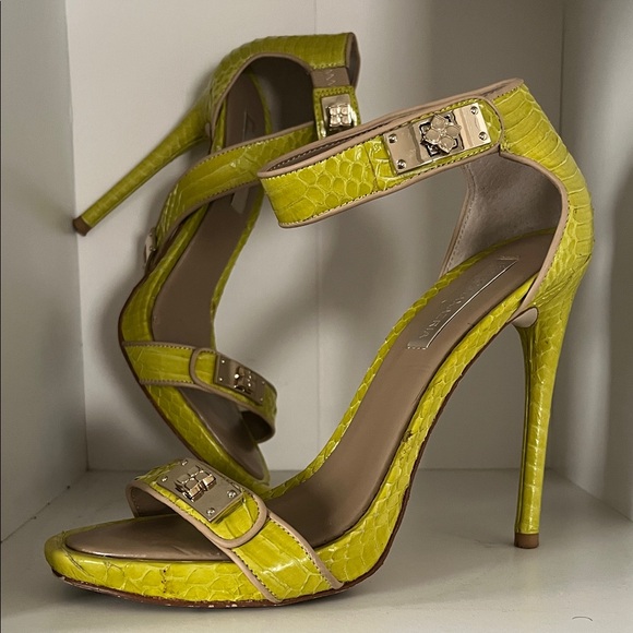 BCBGMAXAZRIA Lime Green Heels - Picture 1 of 1
